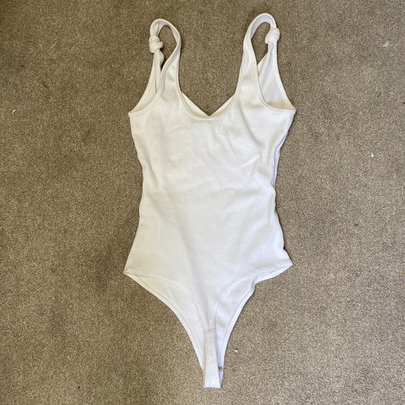 Abercrombie & Fitch White Surplice Ribbed Bodysuit Size M - Picture 4 of 4
